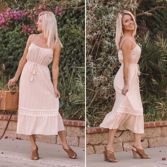 🌿 The Olivia Textured Crochet Lace Dress - Picture 4 of 8